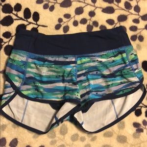 Lululemon shorts / multicolor